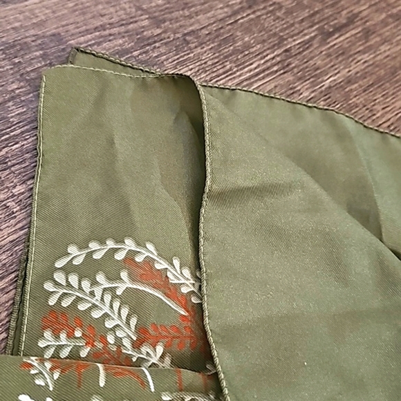 1960s polyester Green Dreams Made in Italy for Carson Pirie Scott fall leaves - Picture 3 of 7